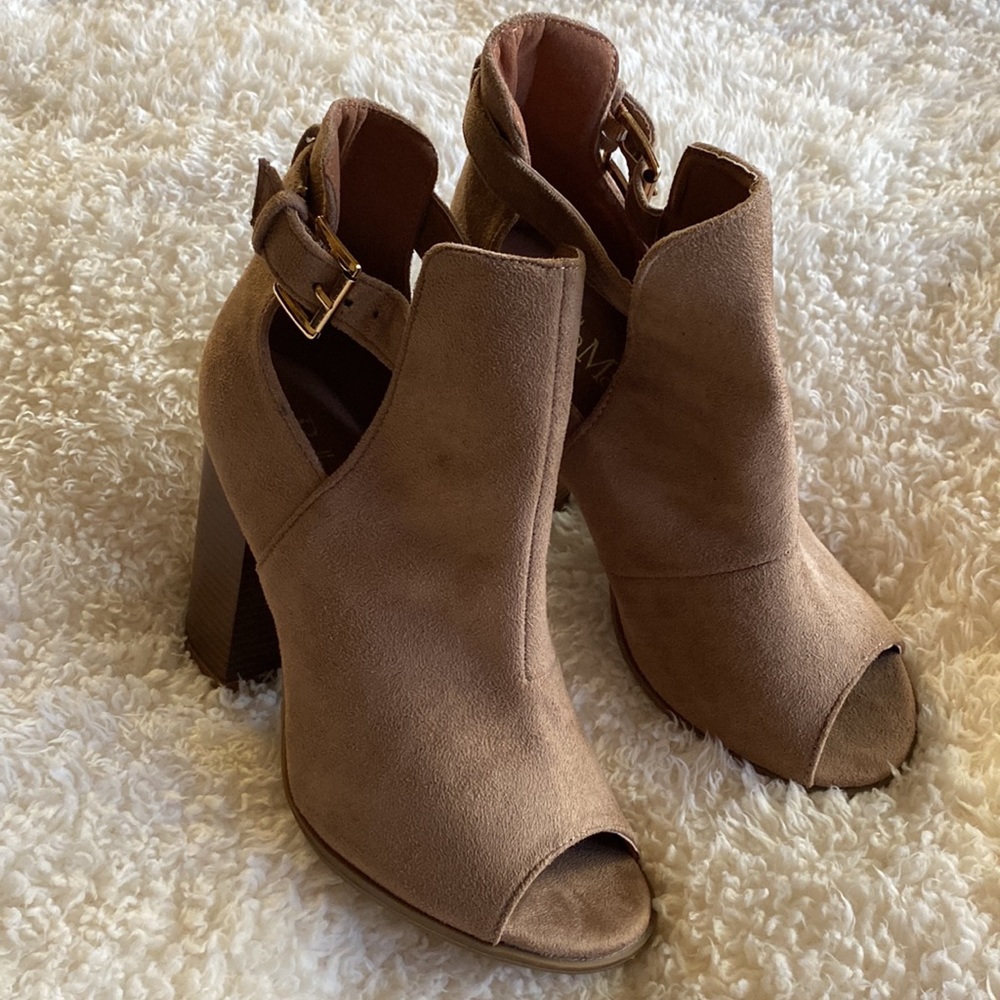 Bella Marie Heels . Size 7 . Like New